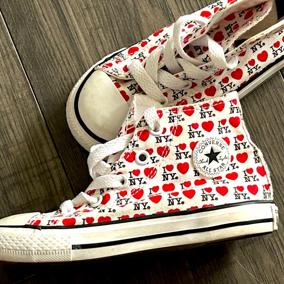CONVERSE I ❤️ NY toddler size 9 high top canvas shoes - Picture 2 of 7